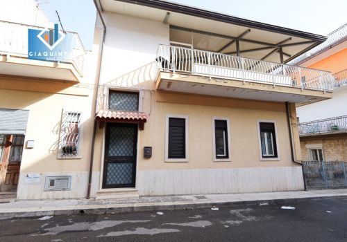 CASA SINGOLA 6 VANI + GARAGE / VIA VINCENZO BELLINI – PALAGONIA. – Rif. LRANTN2026