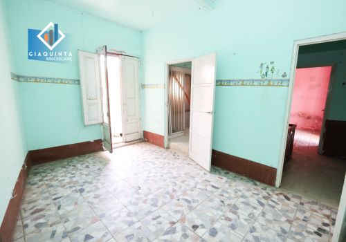 CASA SINGOLA DA RISTRUTTURARE 2.5 VANI – VIA UMBERTO PRIMO / PALAGONIA – Rif. STRCRM2025