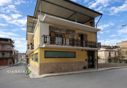 CASA SINGOLA 187 MQ + GARAGE 67 MQ / VIA G. BOCCACCIO – PALAGONIA. – Rif. CLBNGL2026
